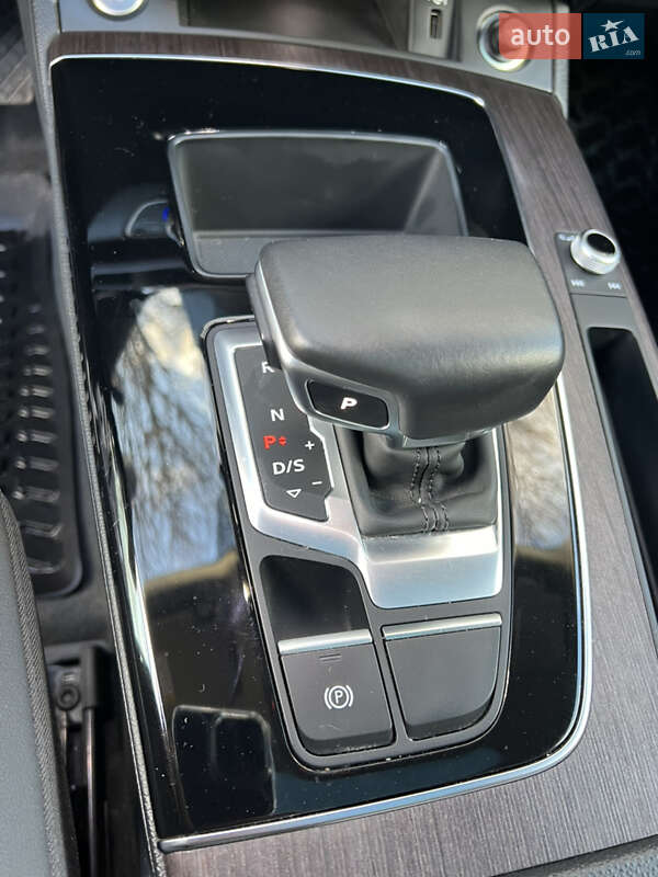 Позашляховик / Кросовер Audi Q5 2020 в Хмільнику