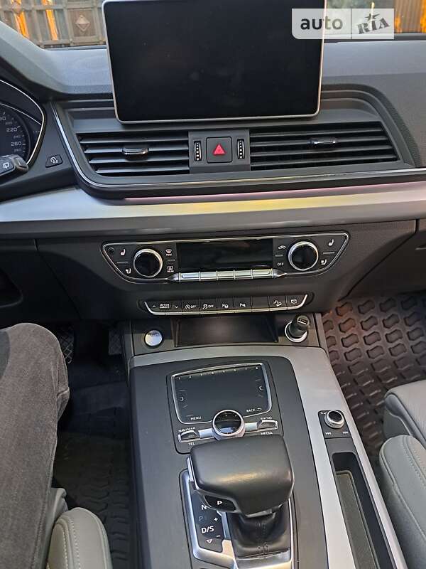 Внедорожник / Кроссовер Audi Q5 2017 в Львове