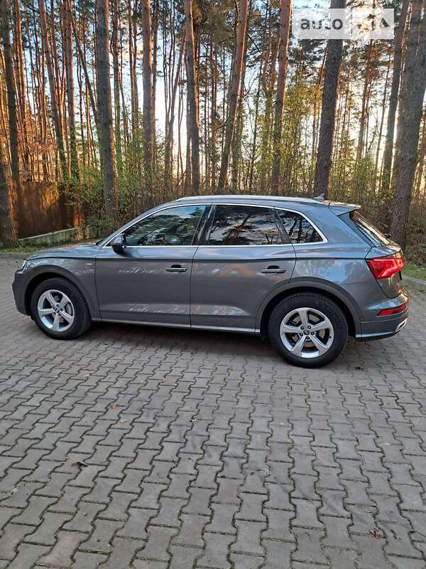 Внедорожник / Кроссовер Audi Q5 2017 в Львове