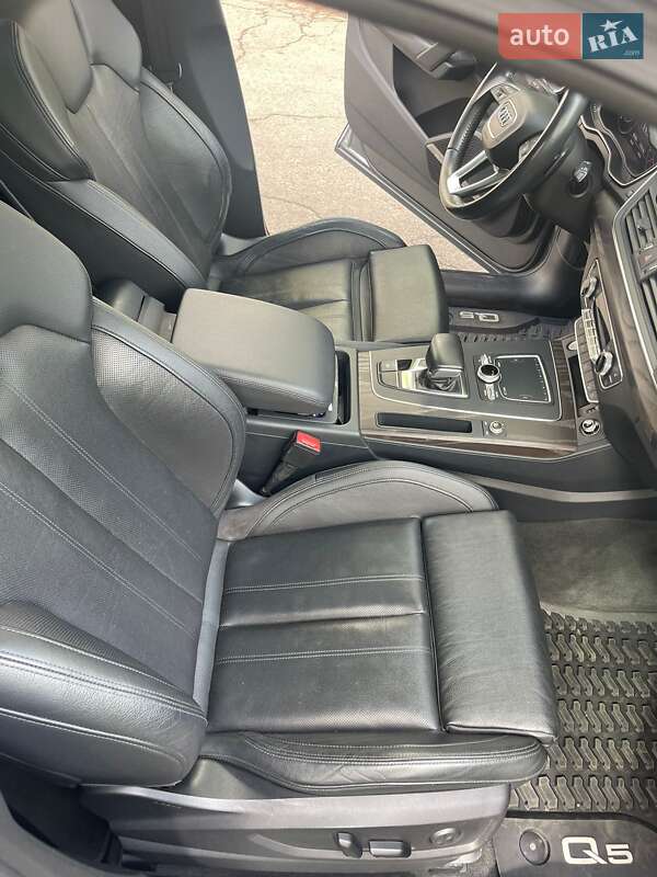 Позашляховик / Кросовер Audi Q5 2017 в Києві