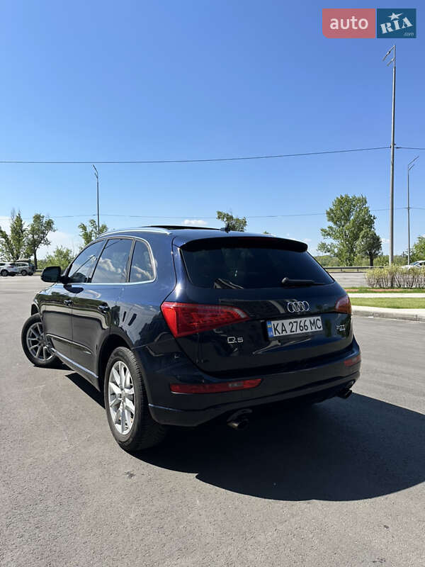 Внедорожник / Кроссовер Audi Q5 2011 в Киеве