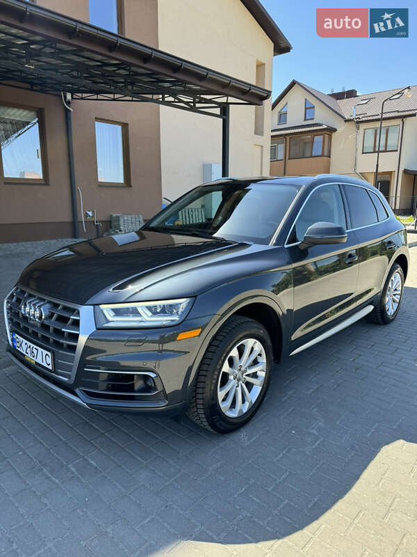 Внедорожник / Кроссовер Audi Q5 2017 в Ровно