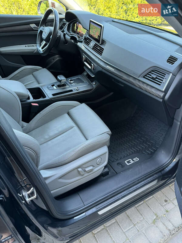 Внедорожник / Кроссовер Audi Q5 2017 в Ровно