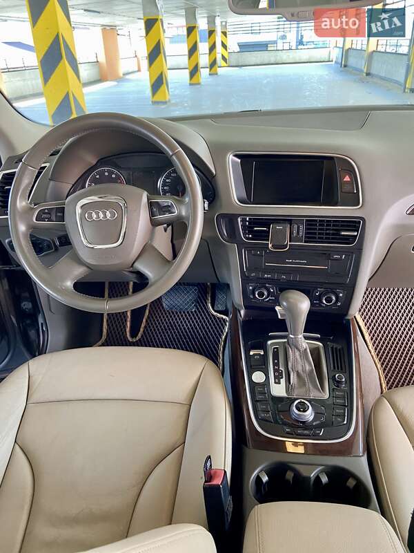 Внедорожник / Кроссовер Audi Q5 2011 в Луцке