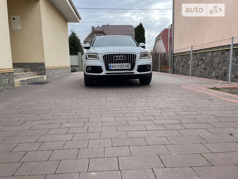 Внедорожник / Кроссовер Audi Q5 2015 в Ужгороде