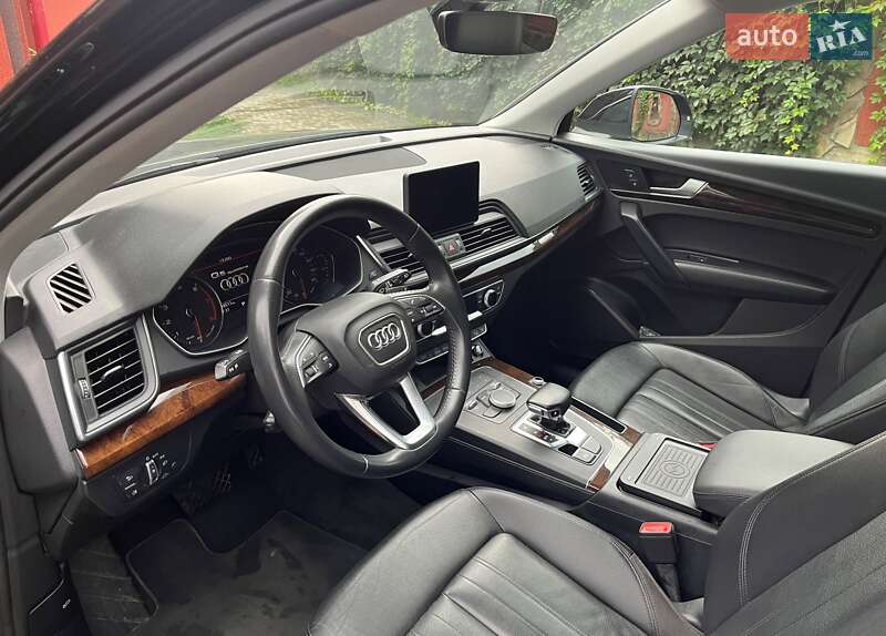 Позашляховик / Кросовер Audi Q5 2019 в Ужгороді