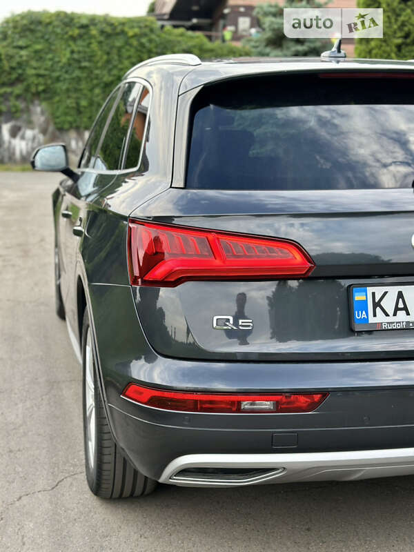 Позашляховик / Кросовер Audi Q5 2020 в Києві