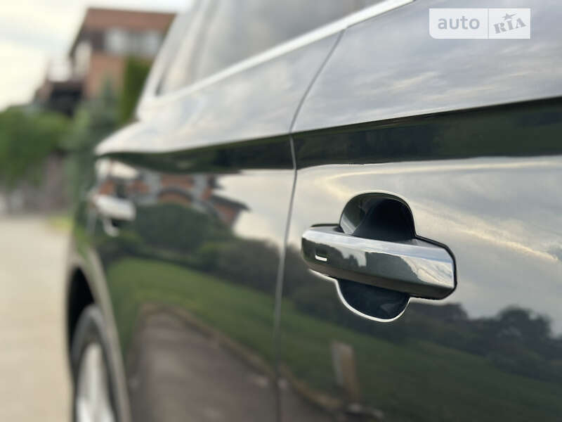 Позашляховик / Кросовер Audi Q5 2020 в Києві