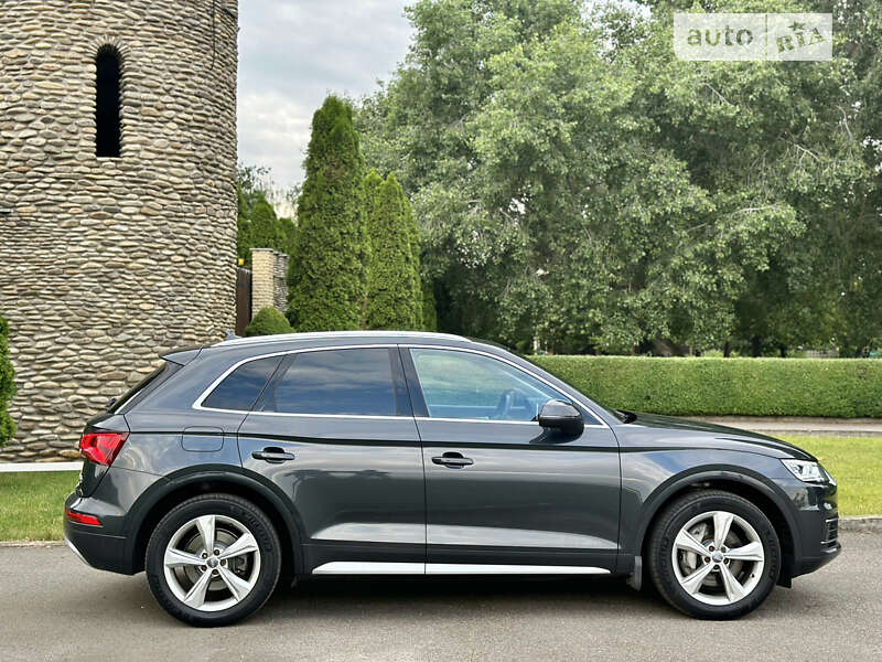 Позашляховик / Кросовер Audi Q5 2020 в Києві