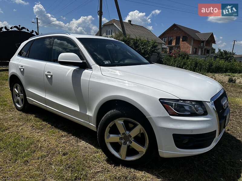 Внедорожник / Кроссовер Audi Q5 2011 в Новоселице