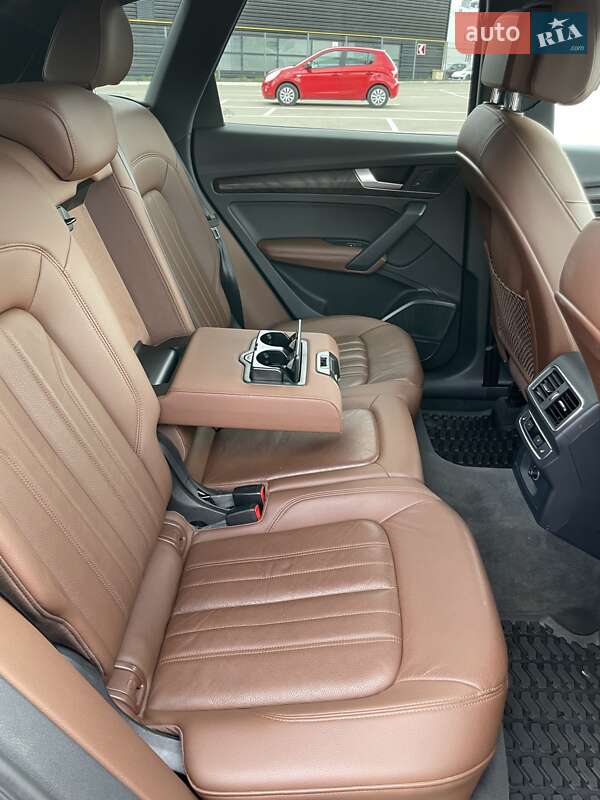 Позашляховик / Кросовер Audi Q5 2017 в Львові