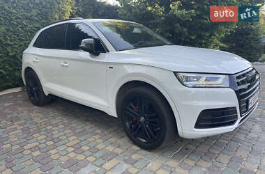 Позашляховик / Кросовер Audi Q5 2018 в 