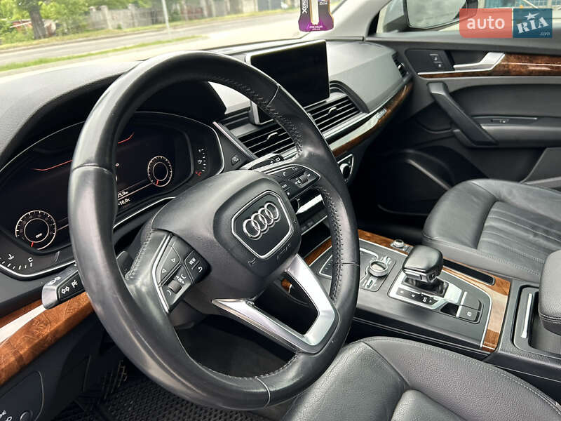 Внедорожник / Кроссовер Audi Q5 2017 в Хмельницком