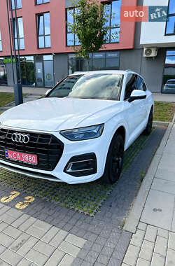 Внедорожник / Кроссовер Audi Q5 2021 в 