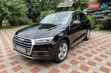 Позашляховик / Кросовер Audi Q5 2018 в 