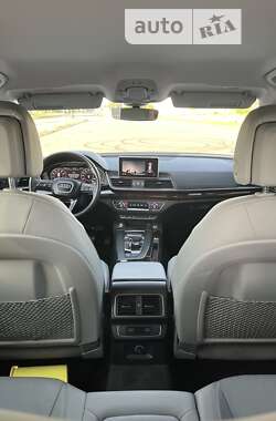 Внедорожник / Кроссовер Audi Q5 2018 в 