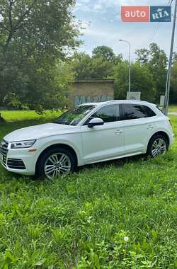 Внедорожник / Кроссовер Audi Q5 2017 в 