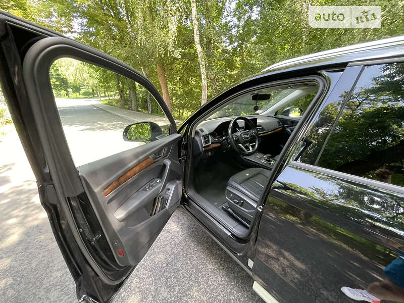 Внедорожник / Кроссовер Audi Q5 2017 в Луцке