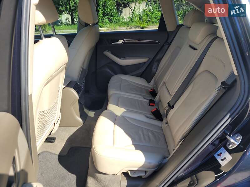 Внедорожник / Кроссовер Audi Q5 2011 в Киеве