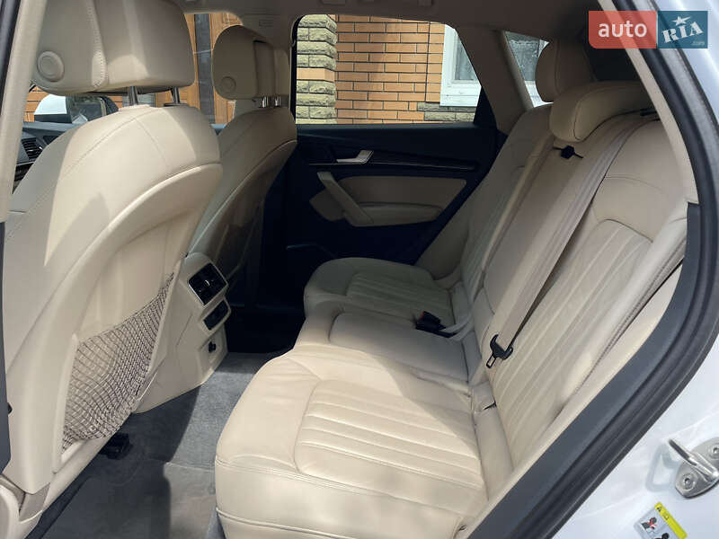 Внедорожник / Кроссовер Audi Q5 2017 в Ромнах