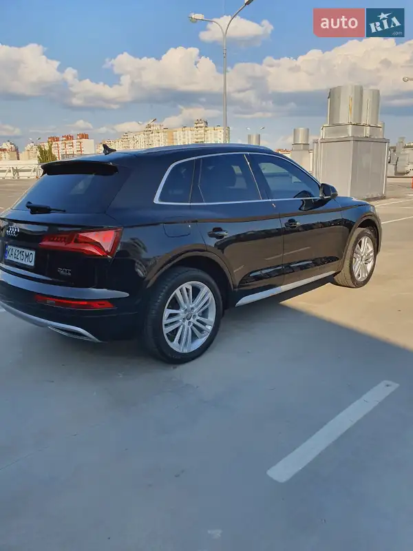 Внедорожник / Кроссовер Audi Q5 2017 в 