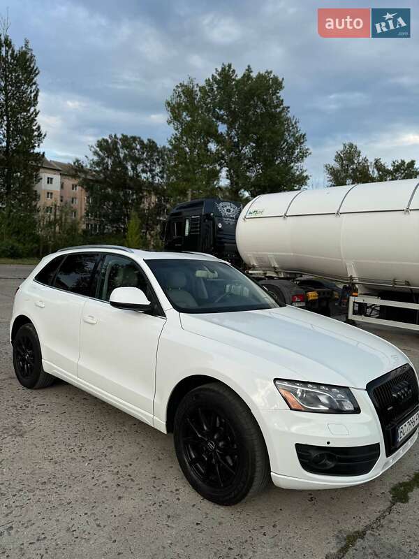 Внедорожник / Кроссовер Audi Q5 2011 в Городке