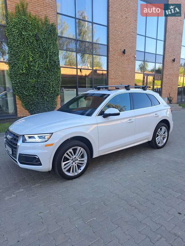 Позашляховик / Кросовер Audi Q5 2020 в Чернівцях