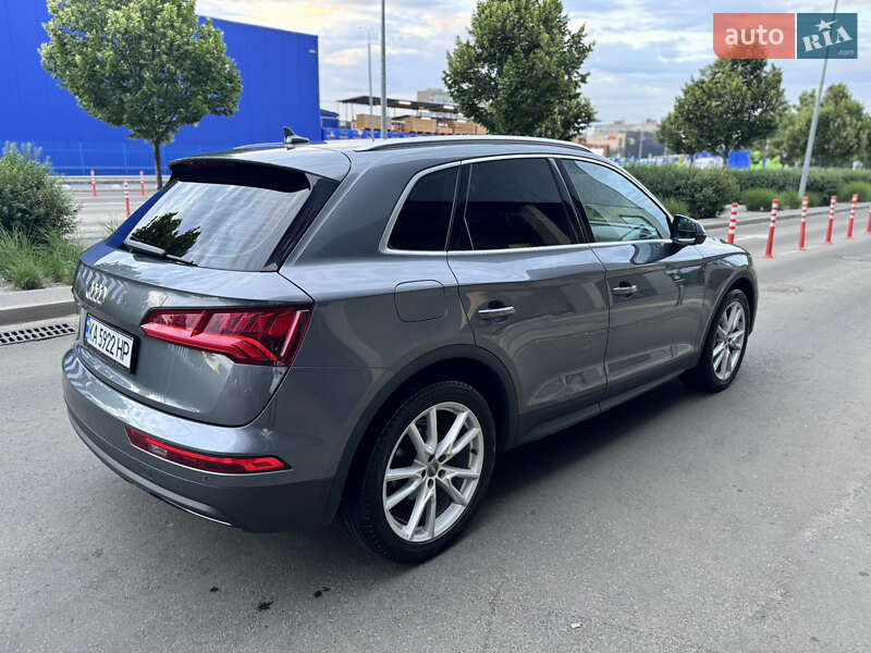 Позашляховик / Кросовер Audi Q5 2020 в Києві