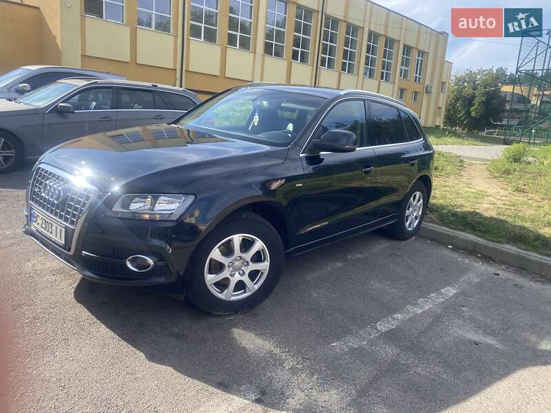 Внедорожник / Кроссовер Audi Q5 2010 в Новояворовске