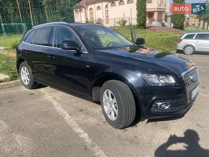 Внедорожник / Кроссовер Audi Q5 2010 в Новояворовске