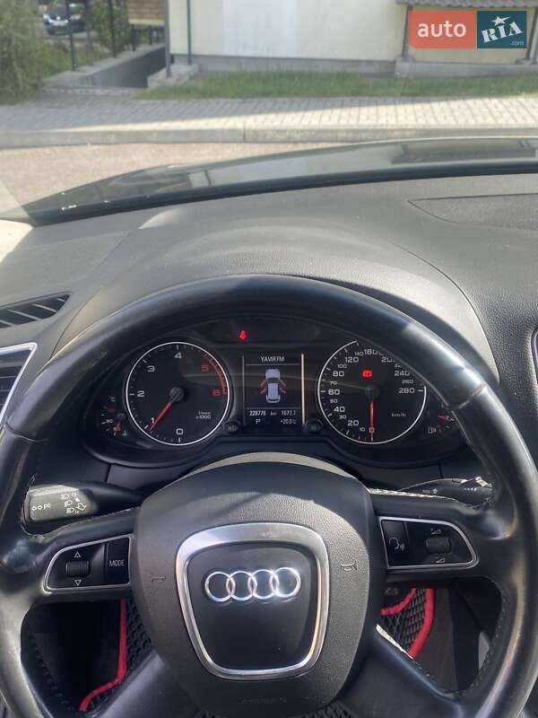 Внедорожник / Кроссовер Audi Q5 2010 в Новояворовске