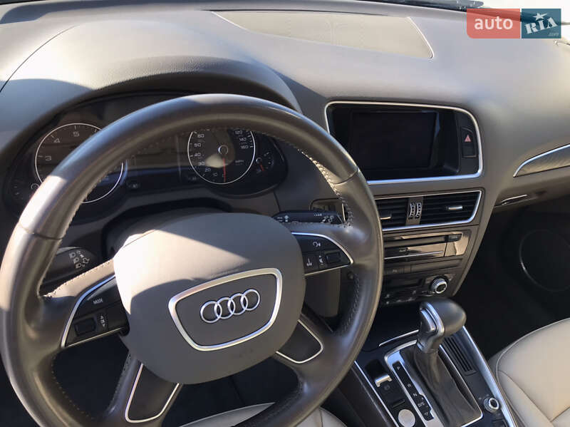 Позашляховик / Кросовер Audi Q5 2015 в Луцьку