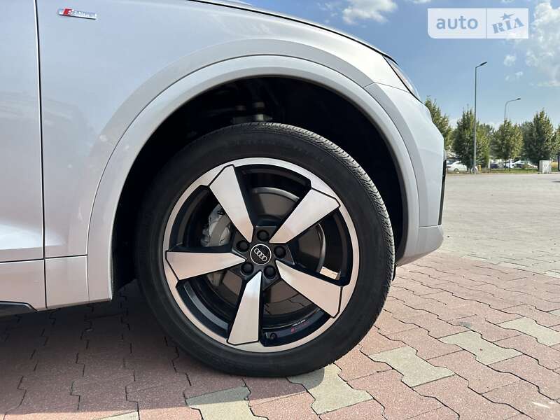 Внедорожник / Кроссовер Audi Q5 2021 в Киеве