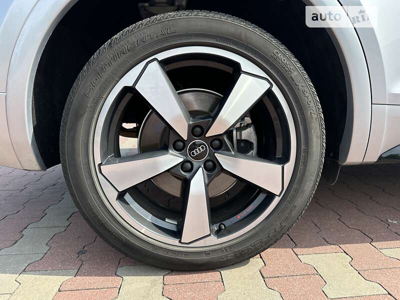 Внедорожник / Кроссовер Audi Q5 2021 в Киеве