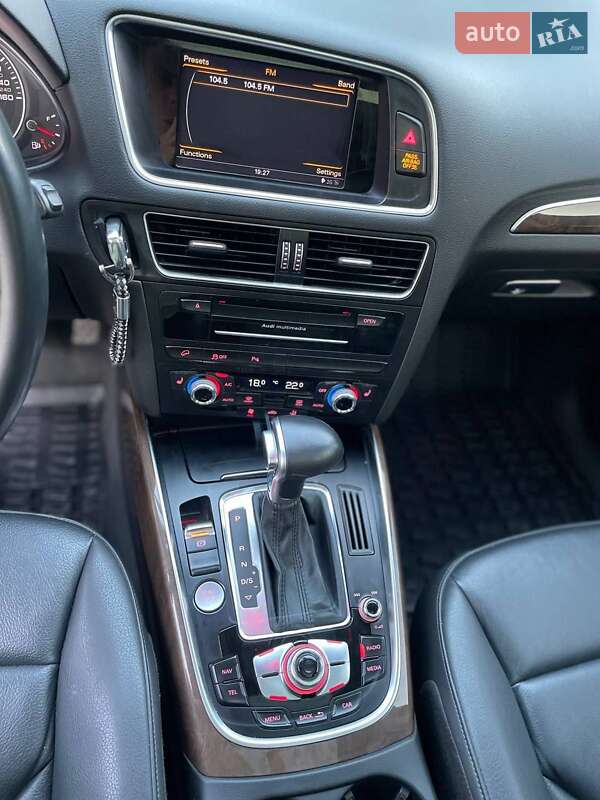 Внедорожник / Кроссовер Audi Q5 2015 в Почаеве