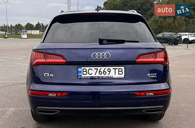 Внедорожник / Кроссовер Audi Q5 2018 в 