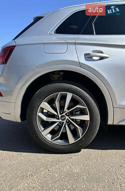 Внедорожник / Кроссовер Audi Q5 2021 в 