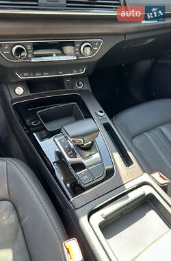 Внедорожник / Кроссовер Audi Q5 2021 в 