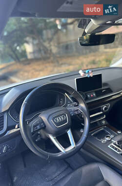 Внедорожник / Кроссовер Audi Q5 2018 в 