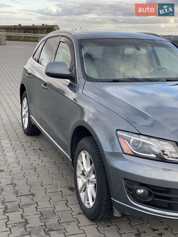 Внедорожник / Кроссовер Audi Q5 2011 в Черновцах