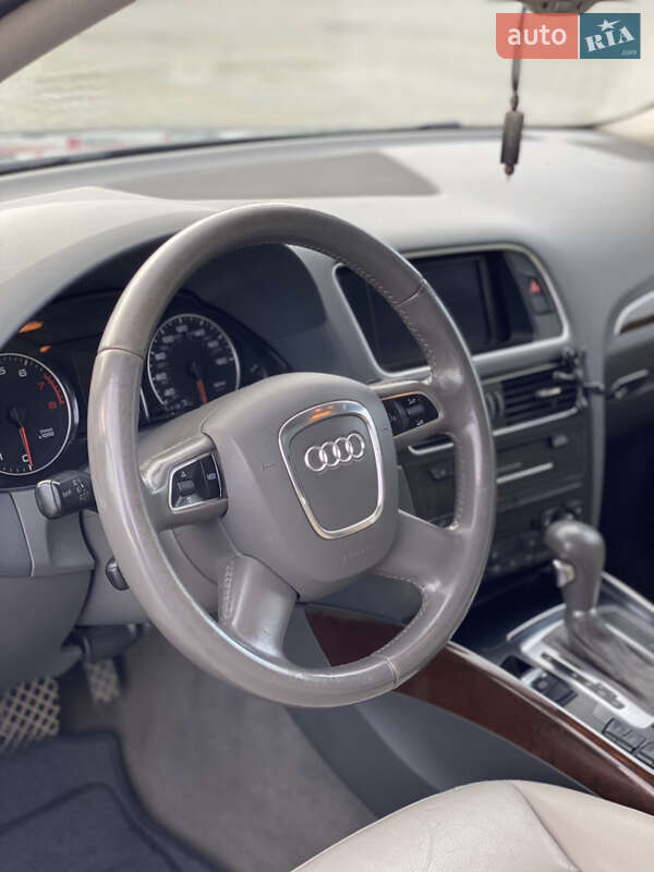 Внедорожник / Кроссовер Audi Q5 2011 в Черновцах