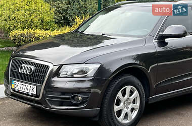 Внедорожник / Кроссовер Audi Q5 2010 в 