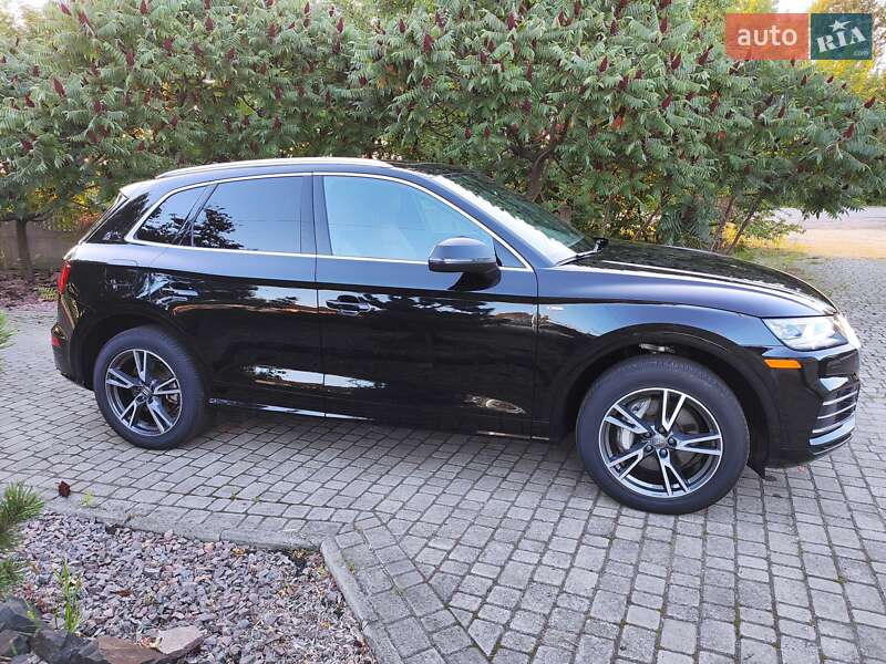 Внедорожник / Кроссовер Audi Q5 2020 в Нововолынске