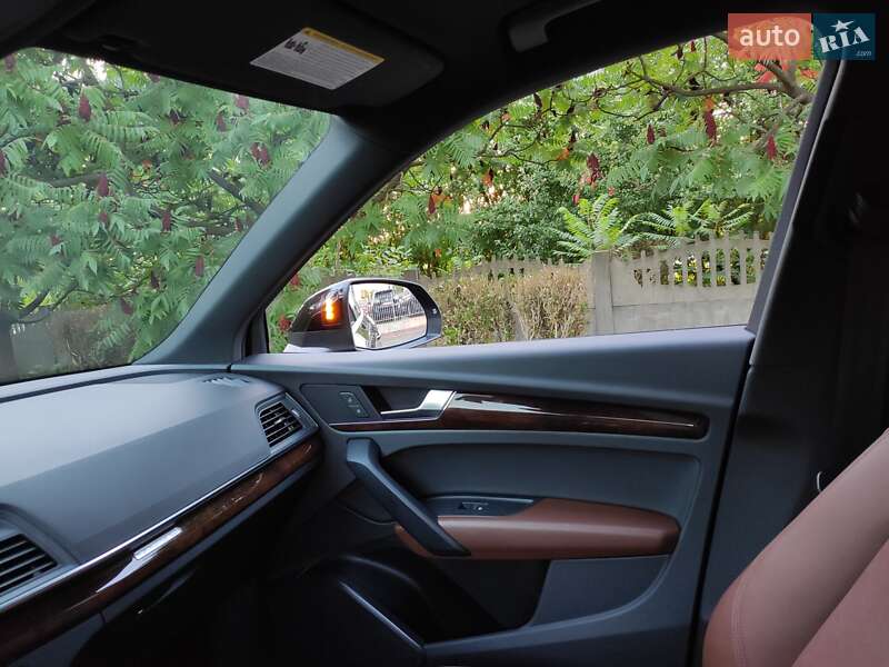 Внедорожник / Кроссовер Audi Q5 2020 в Нововолынске