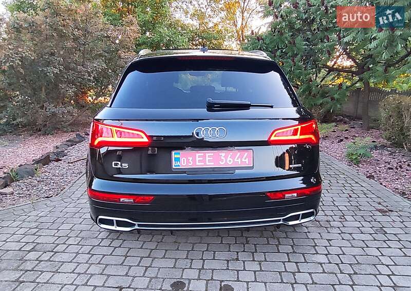 Внедорожник / Кроссовер Audi Q5 2020 в Нововолынске