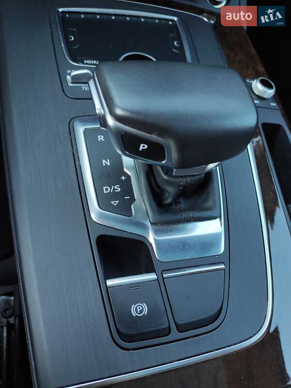 Внедорожник / Кроссовер Audi Q5 2020 в Нововолынске