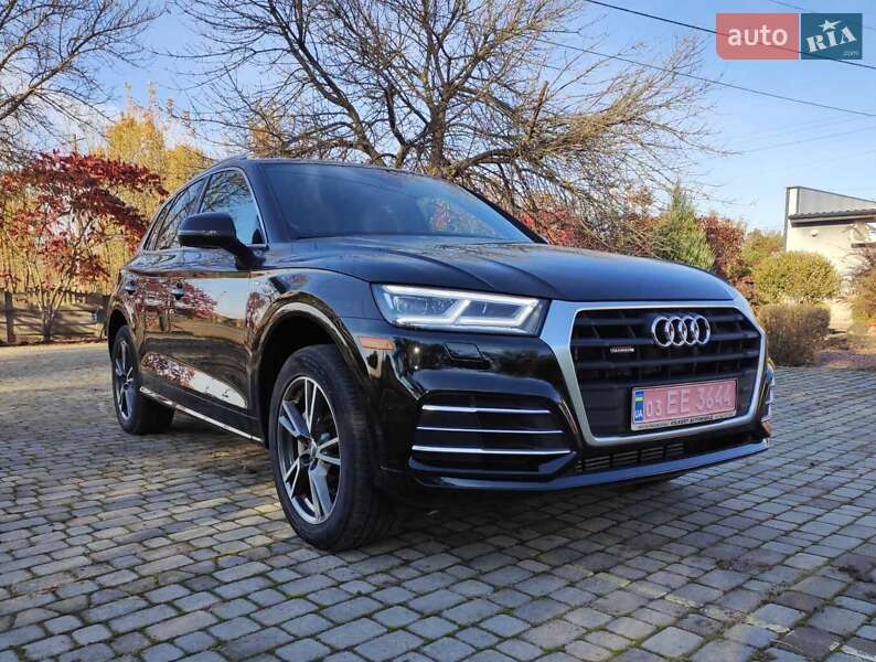 Внедорожник / Кроссовер Audi Q5 2020 в Нововолынске