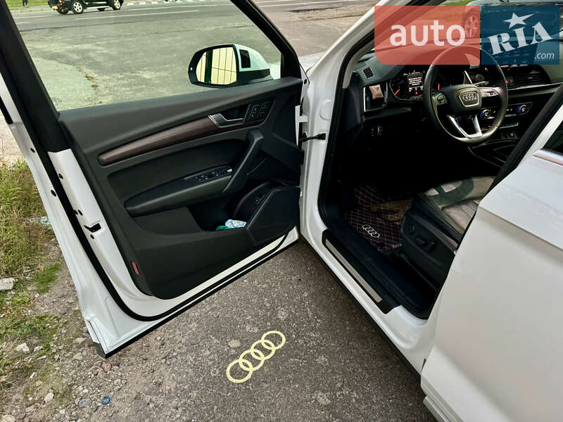 Внедорожник / Кроссовер Audi Q5 2021 в Киеве