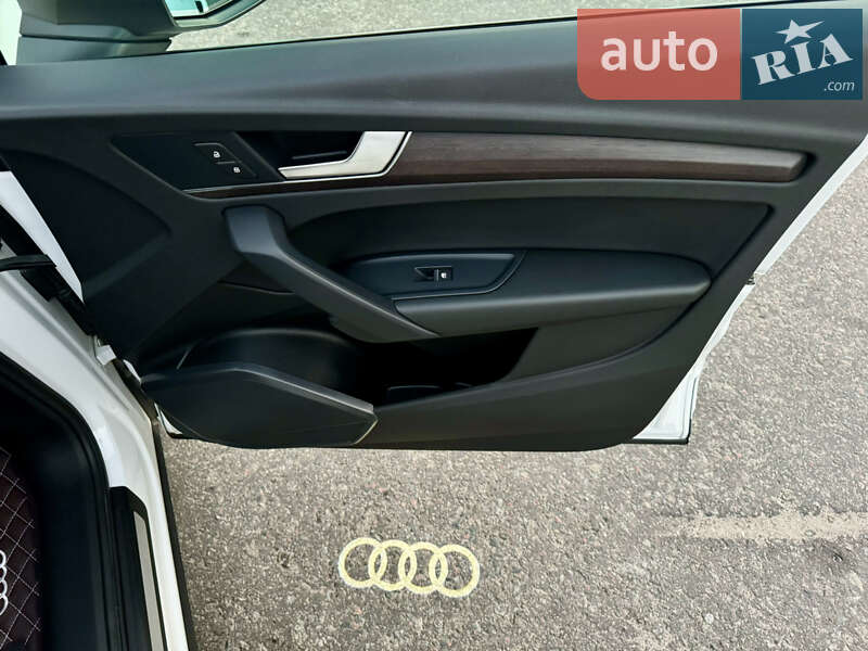 Внедорожник / Кроссовер Audi Q5 2021 в Киеве