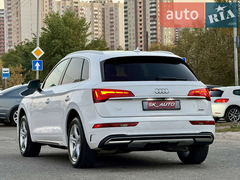 Внедорожник / Кроссовер Audi Q5 2021 в Киеве